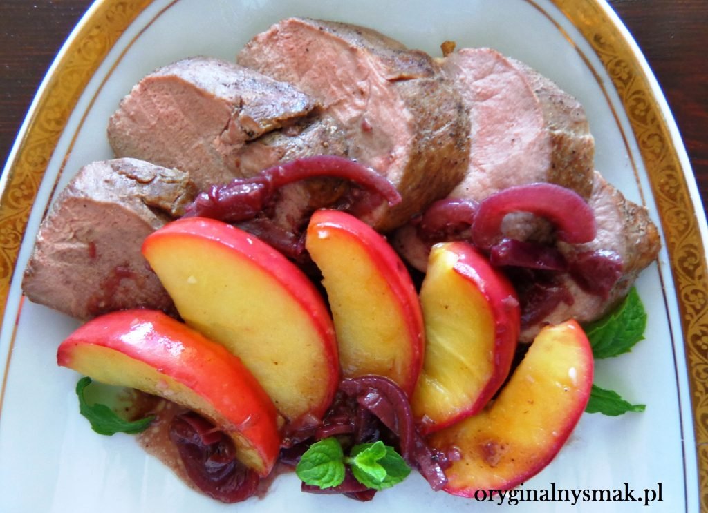 Piersi z kaczki z jabłkami w sosie z czerwonego wina Piersi z kaczki z jabłkami