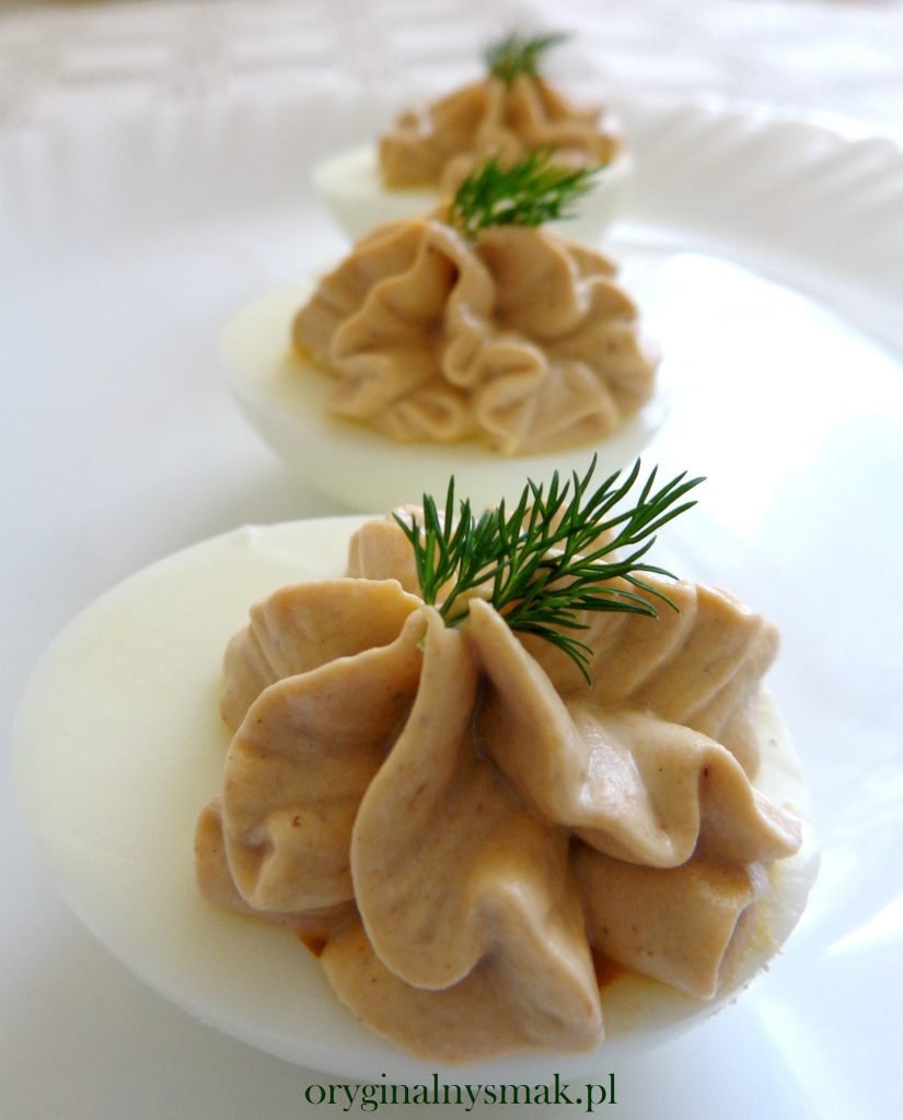 Jajka faszerowane tuńczykiem i twarogiem Jajka faszerowane tuńczykiem