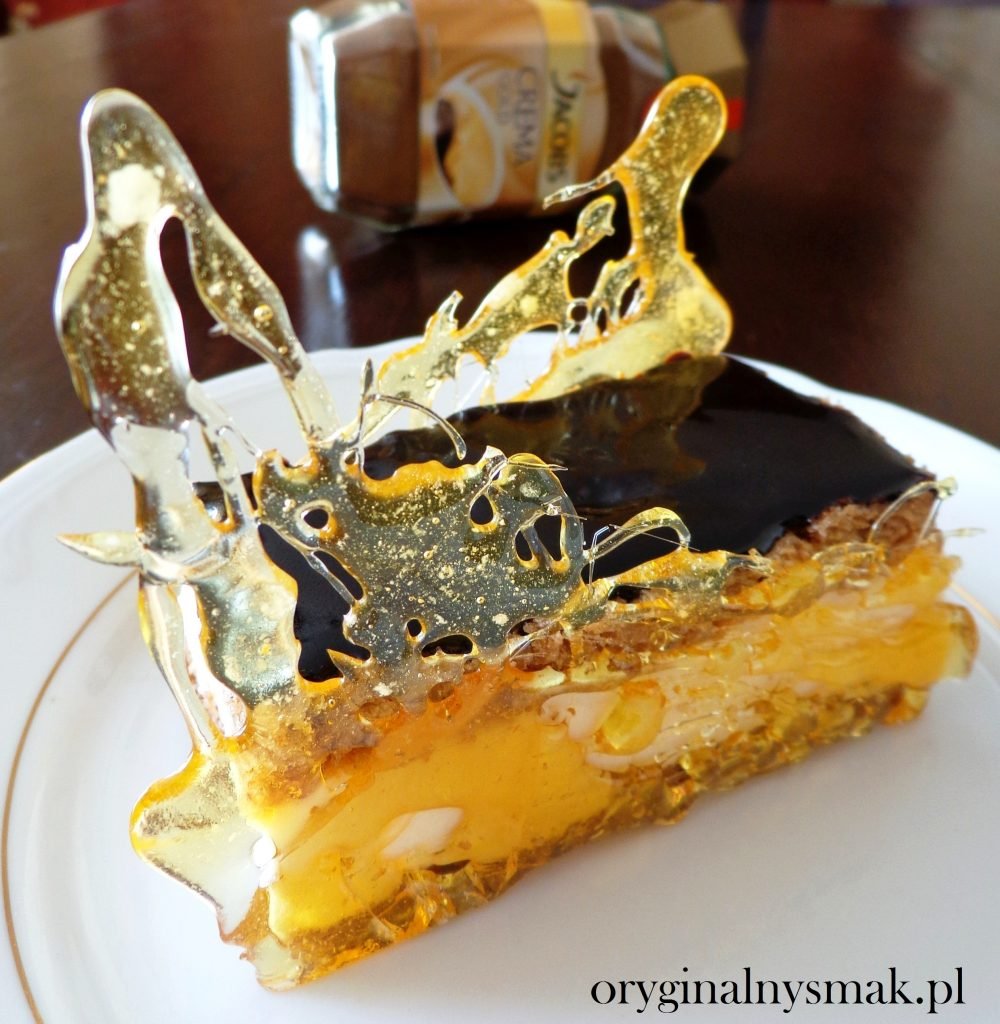 Ciasto orzechowe z ajerkoniakową pianką