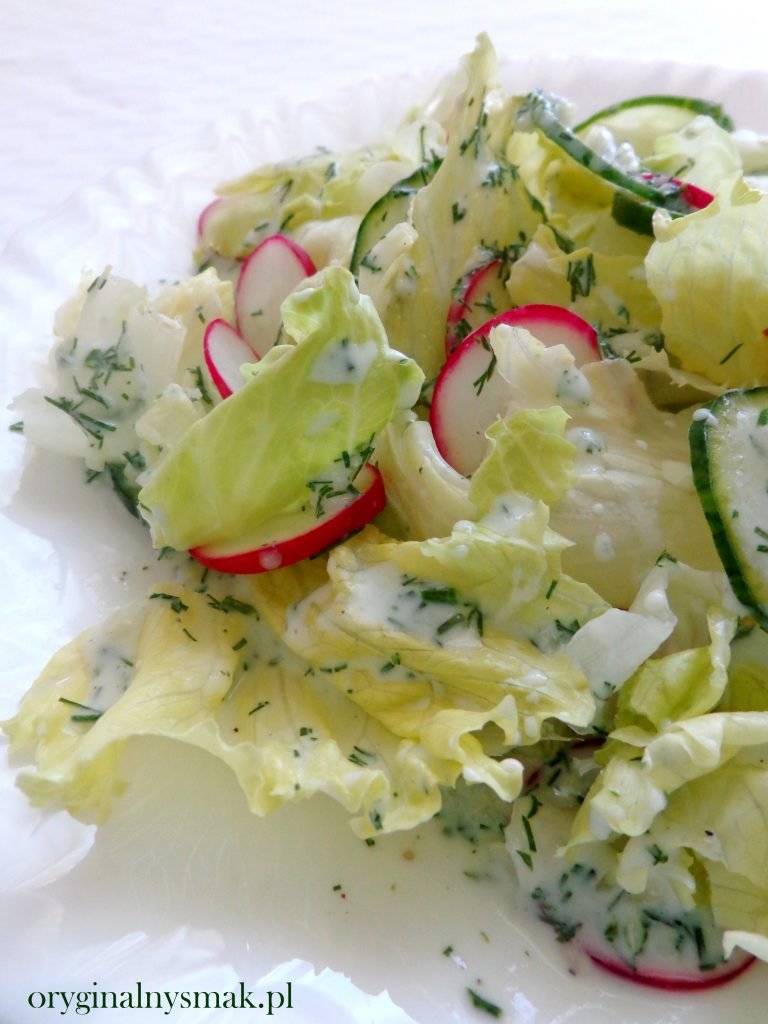 Sałatka z ogórkiem, rzodkiewką i jogurtem kozim Sałatka z ogórkiem, rzodkiewką i jogurtem kozim