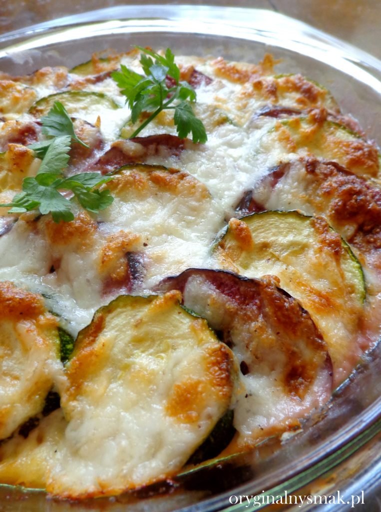 Zapiekanka z cukinią, figami i kozim serem Zapiekanka z cukinią, figami i kozim serem