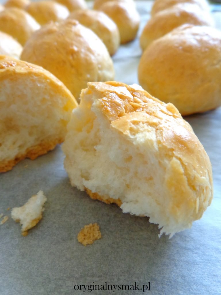 Pampuszki z polewą czosnkową