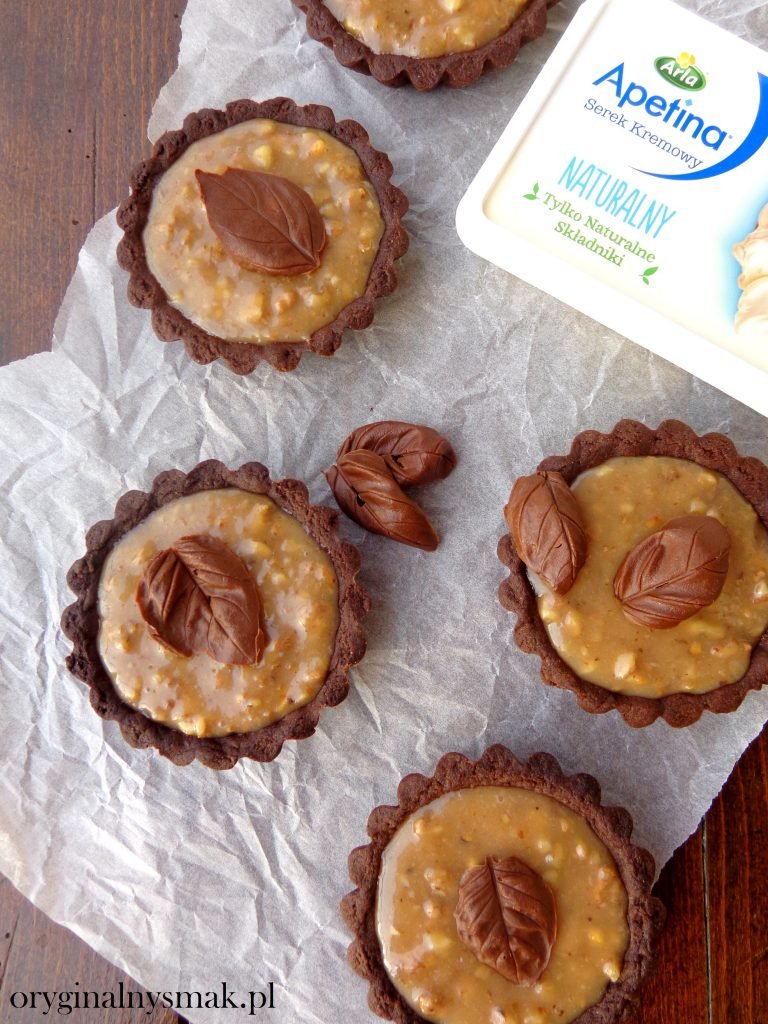 Czekoladowe tartaletki z masą karmelowo-orzechową Czekoladowe tartaletki z masą karmelowo orzechową