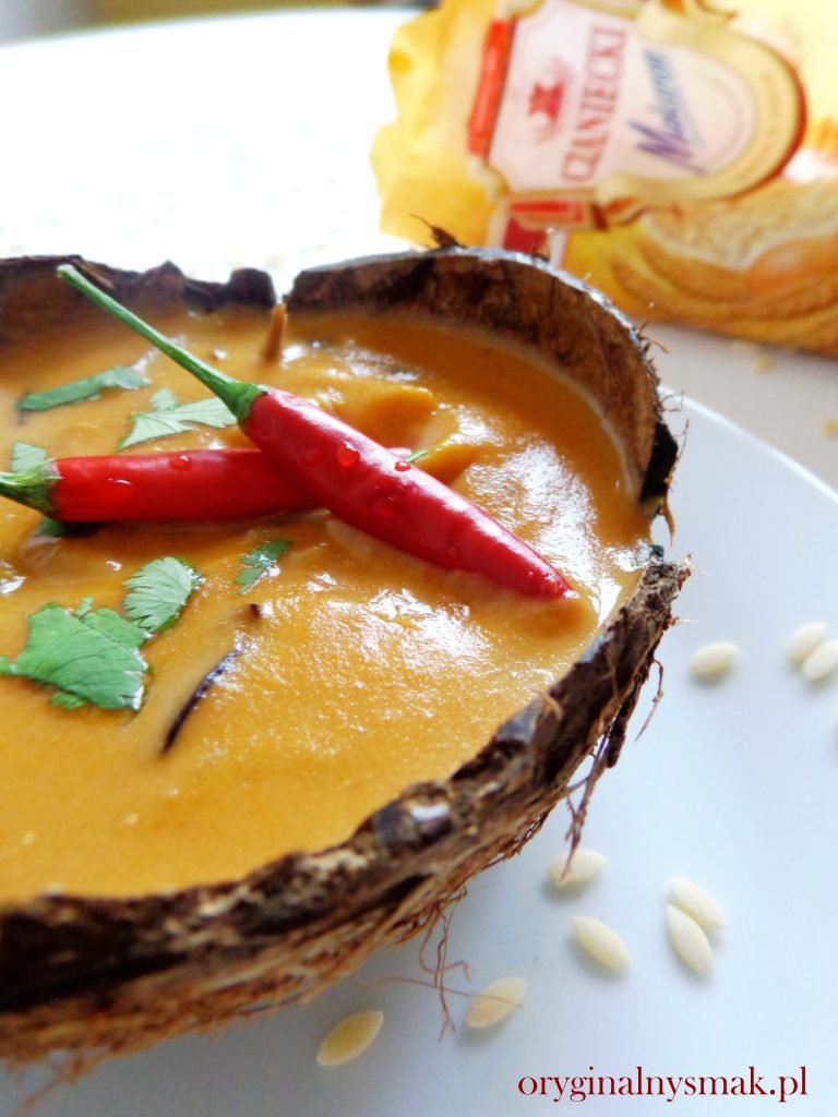 Zupa tajska z dynią i grzybami mun