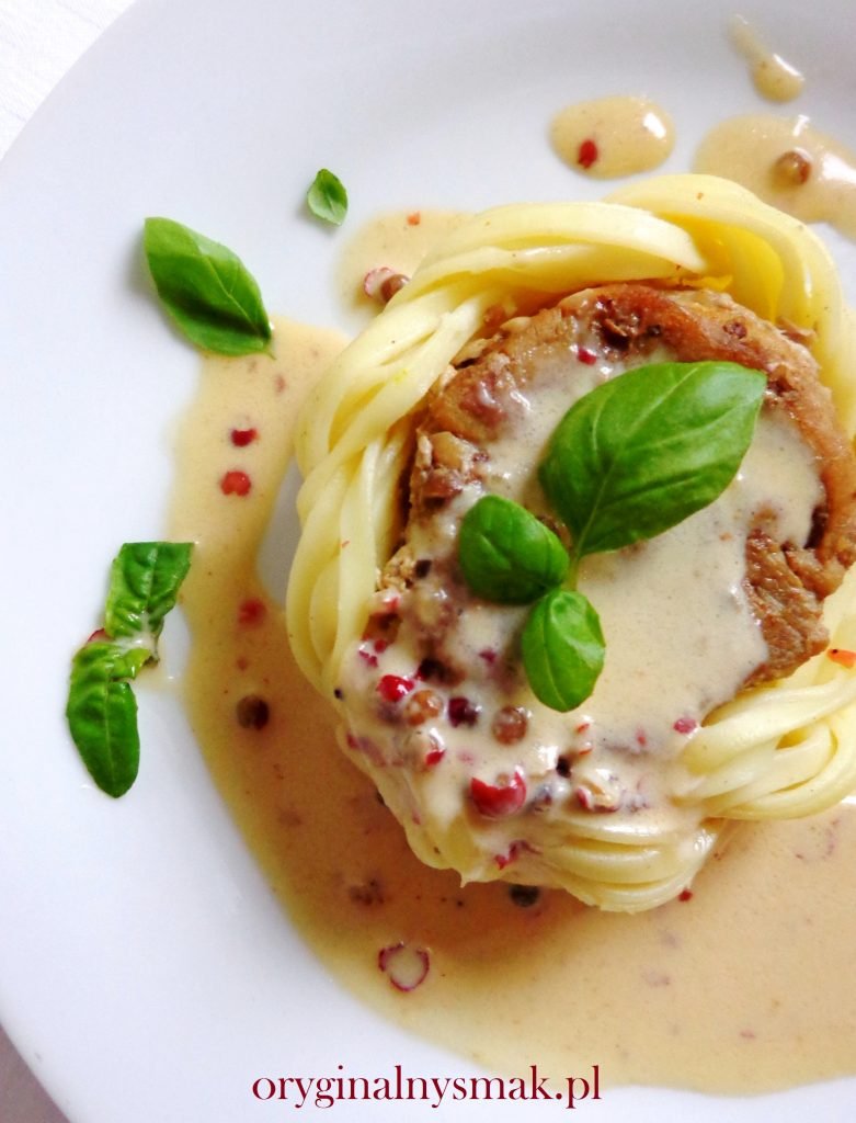 Polędwiczka z warkoczem makaronowym