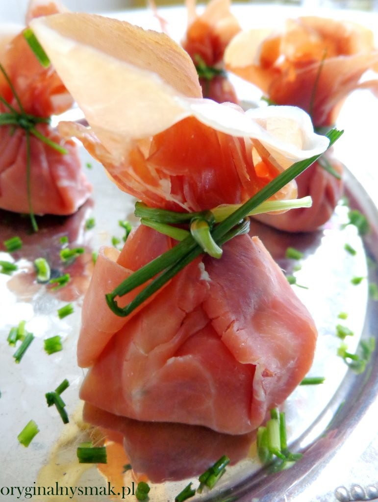 Sakiewki z szynki serrano Sakiewki z szynki serrano