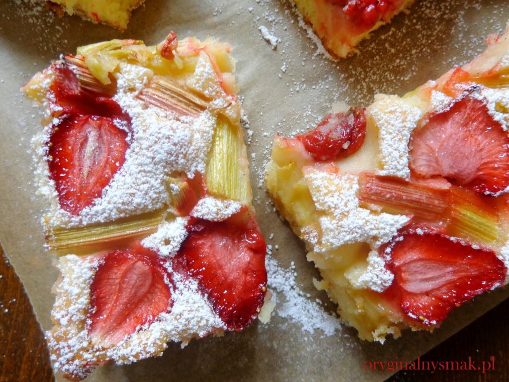 Ciasto z rabarbarem i truskawkami