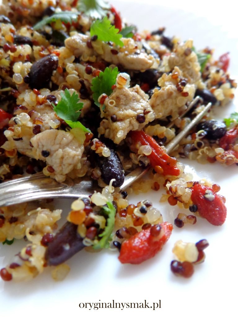 Stir-fry z fasolą, komosą ryżową, polędwiczką i jagodami goji