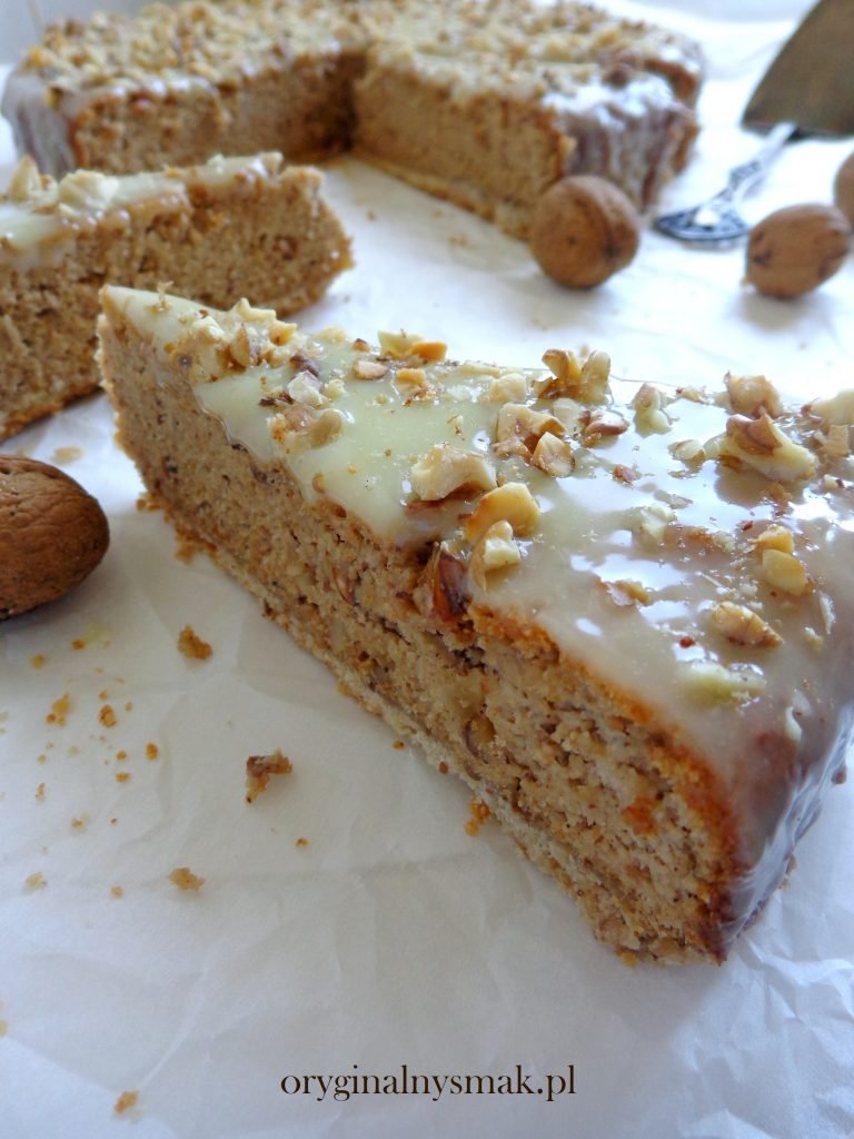 Orzechowy makowiec z białego maku