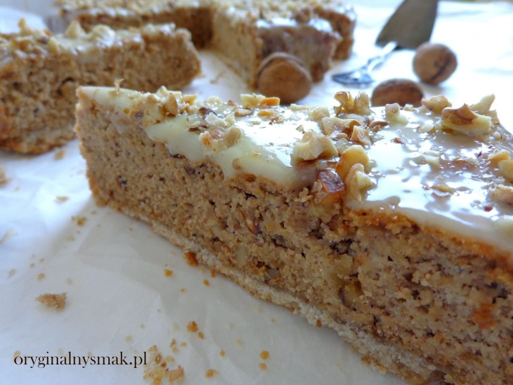 Orzechowy makowiec z białego maku