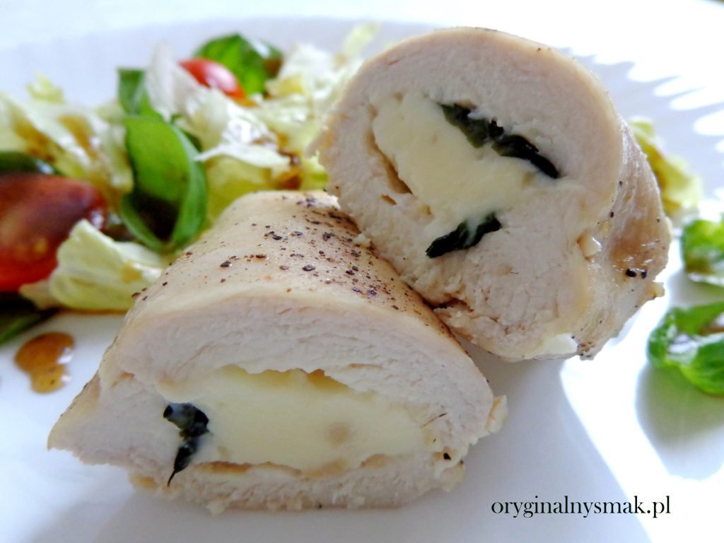 Kieszonki z kurczaka nadziewane serkiem topionym z szynką i bazylią