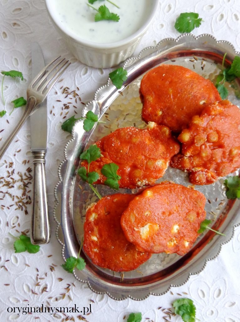 Placuszki z pieczonej papryki z ciecierzycą i serem feta