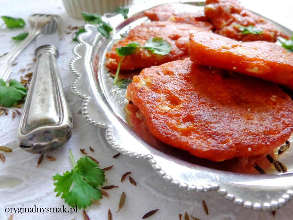 Placuszki z pieczonej papryki z ciecierzycą i serem feta