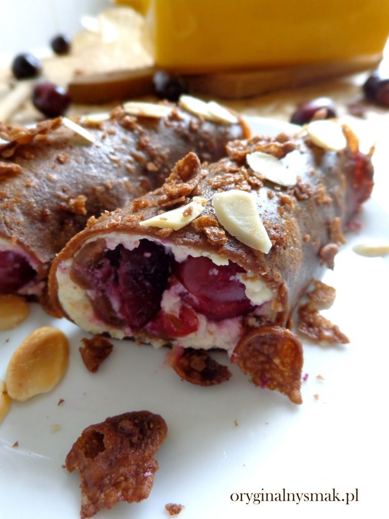 Zapiekane naleśniki czekoladowe z czereśniami