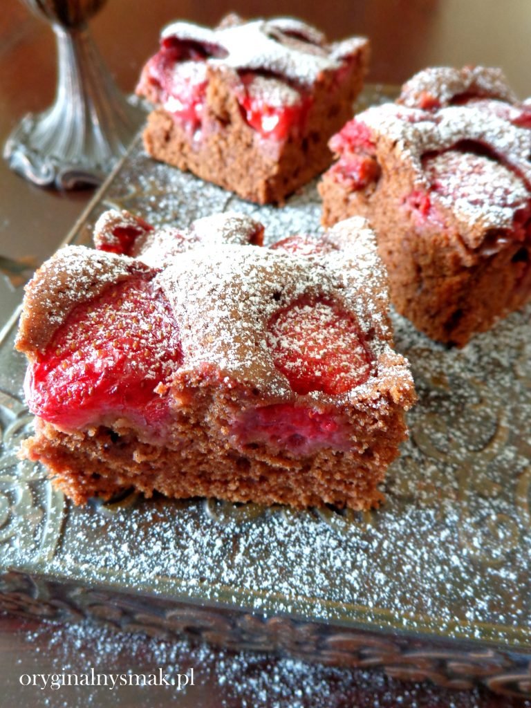 Ciasto czekoladowe z truskawkami