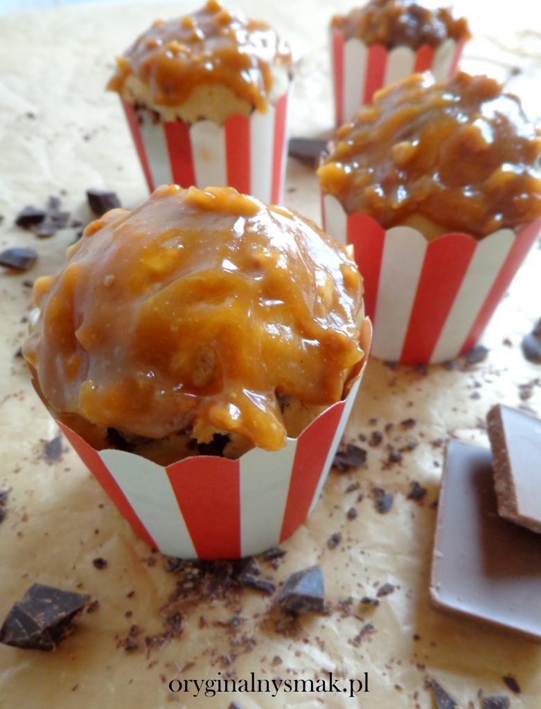 Muffiny z masłem orzechowym i czekoladą Muffiny z masłem orzechowym i czekoladą