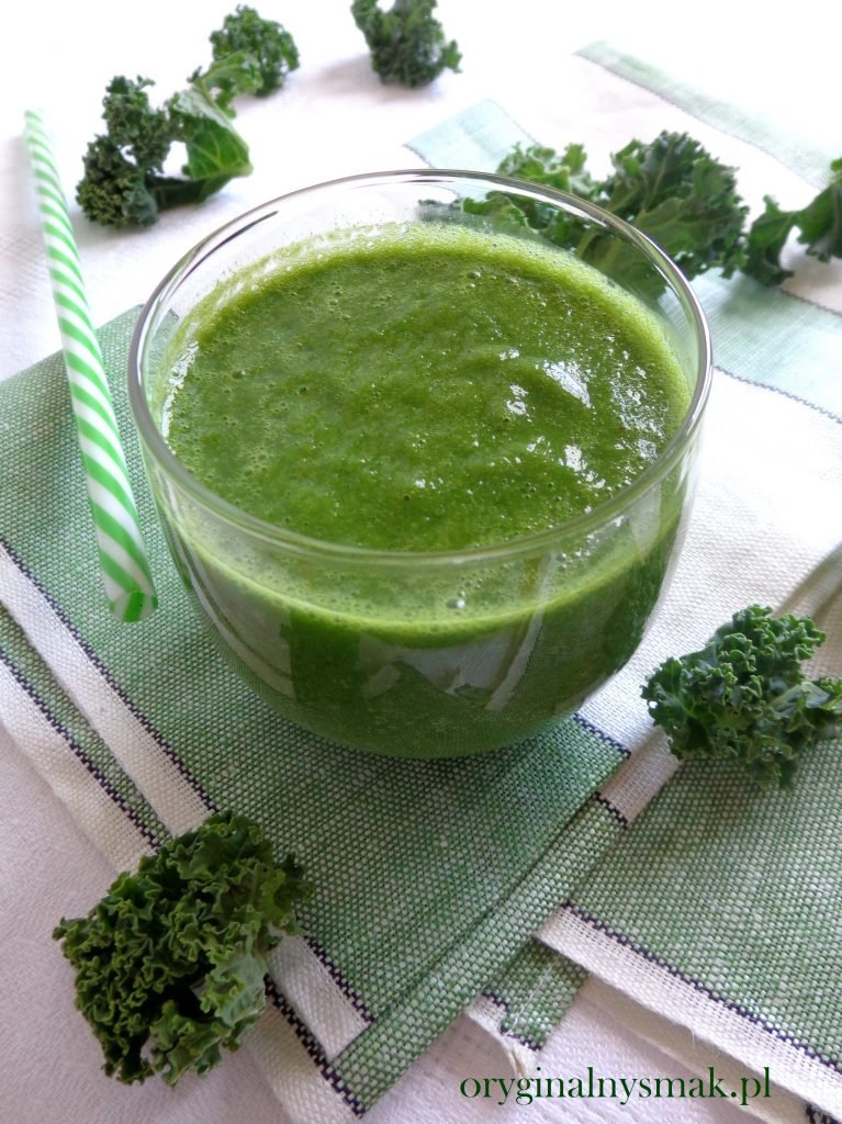 Smoothie z jarmużu, banana i jabłka Smoothie z jarmużu, banana i jabłka