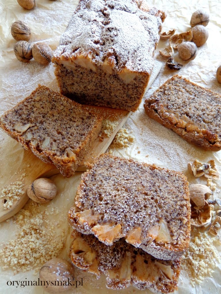Babka orzechowa z jabłkami