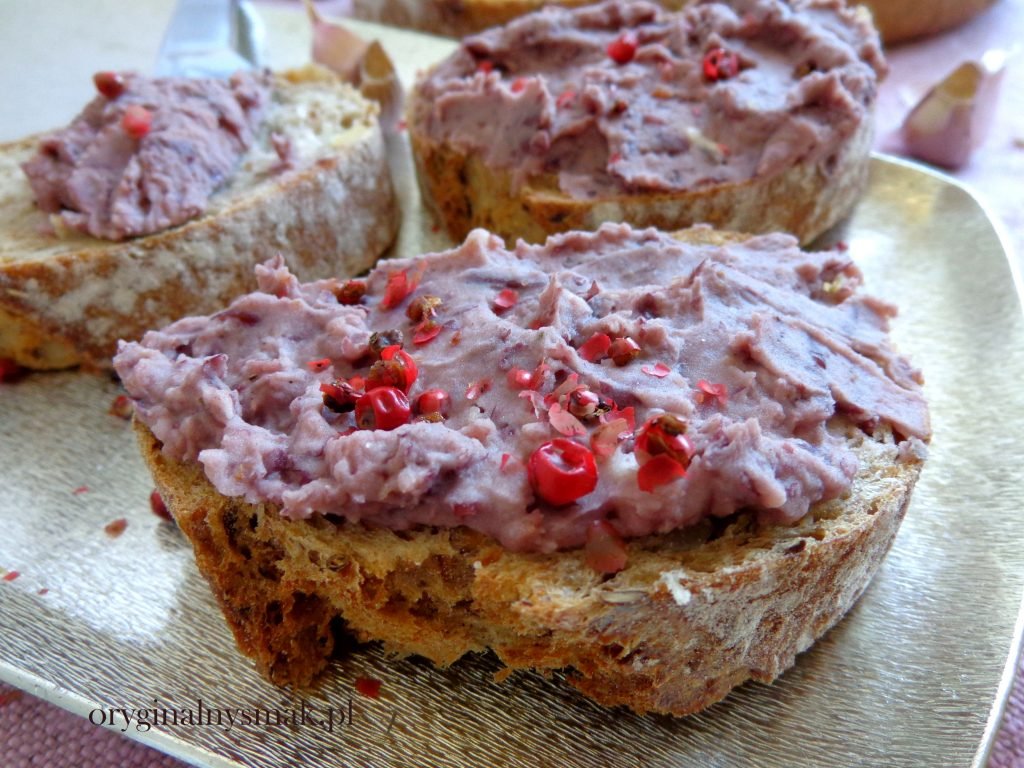 Pasta z czerwonej fasoli z boczkiem