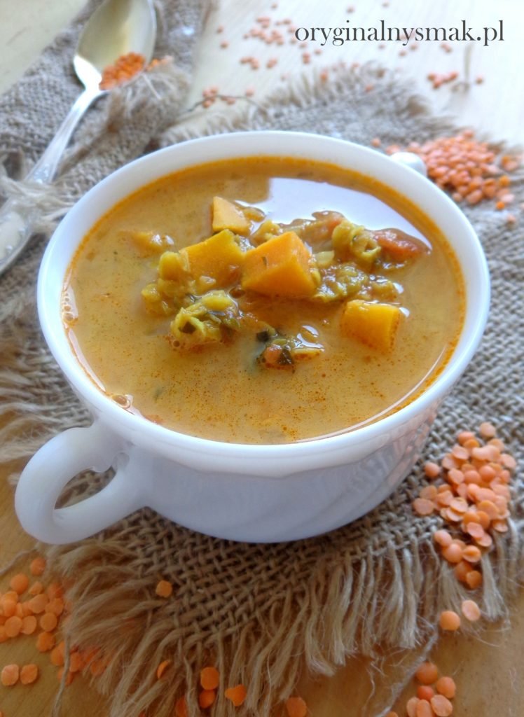 Zupa z soczewicy, batatów i pomidorów