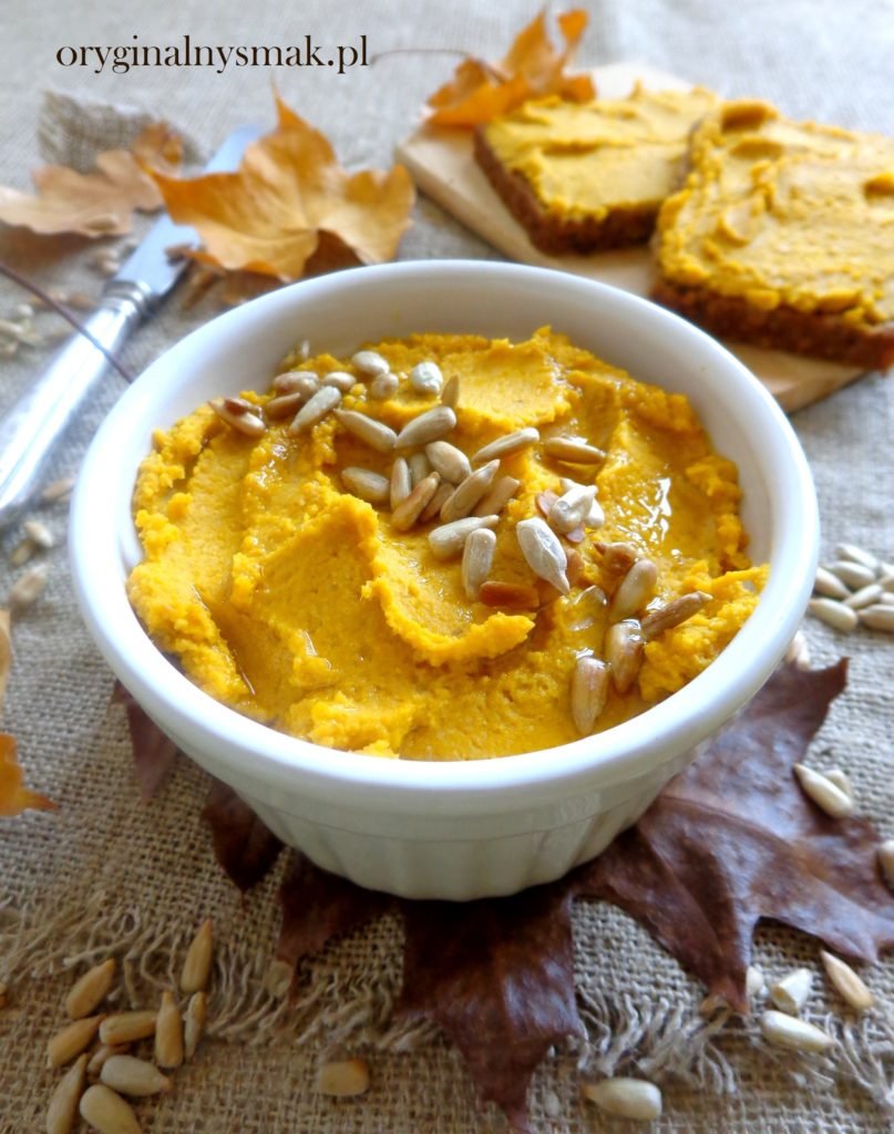 Pasta z ciecierzycy, pieczonej dyni i słonecznika