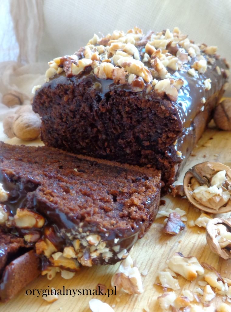 Ciasto czekoladowe z cukinii z orzechami włoskimi