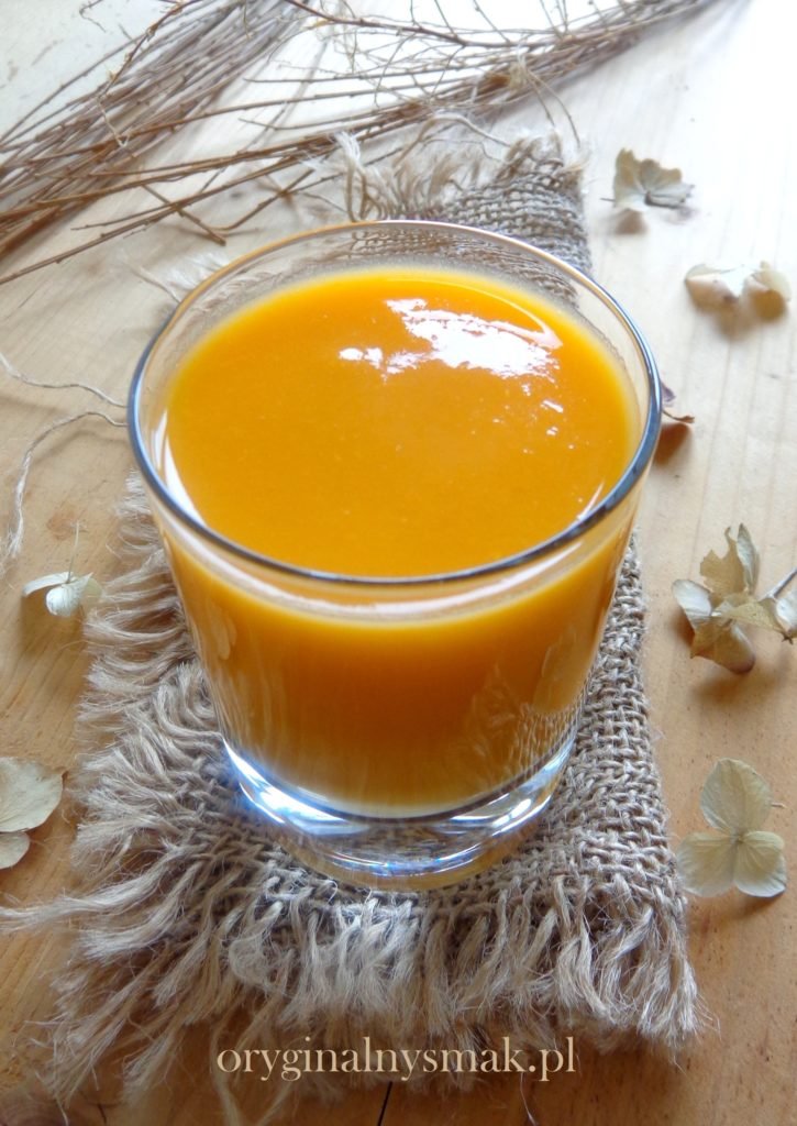 Smoothie z batatów, soku pomarańczowego i imbiru