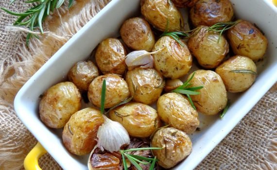 Młode ziemniaczki pieczone