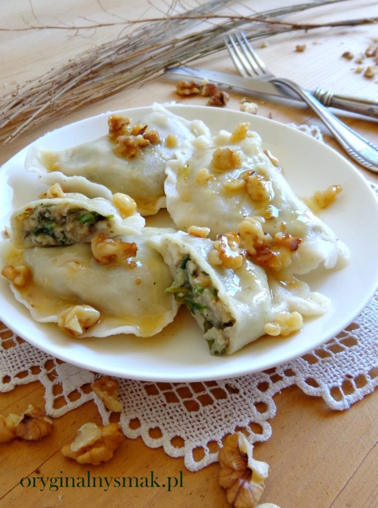 Pierogi z gruszkami, rukolą i serem pleśniowym