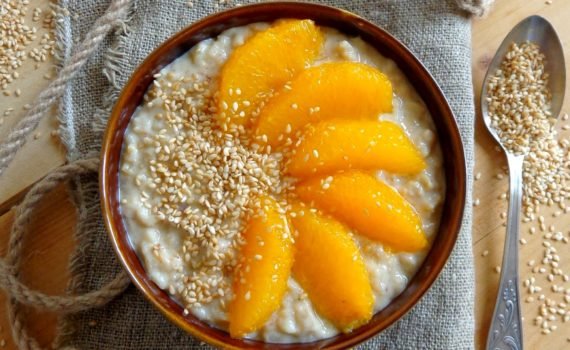 Owsianka z tahini i pomarańczami