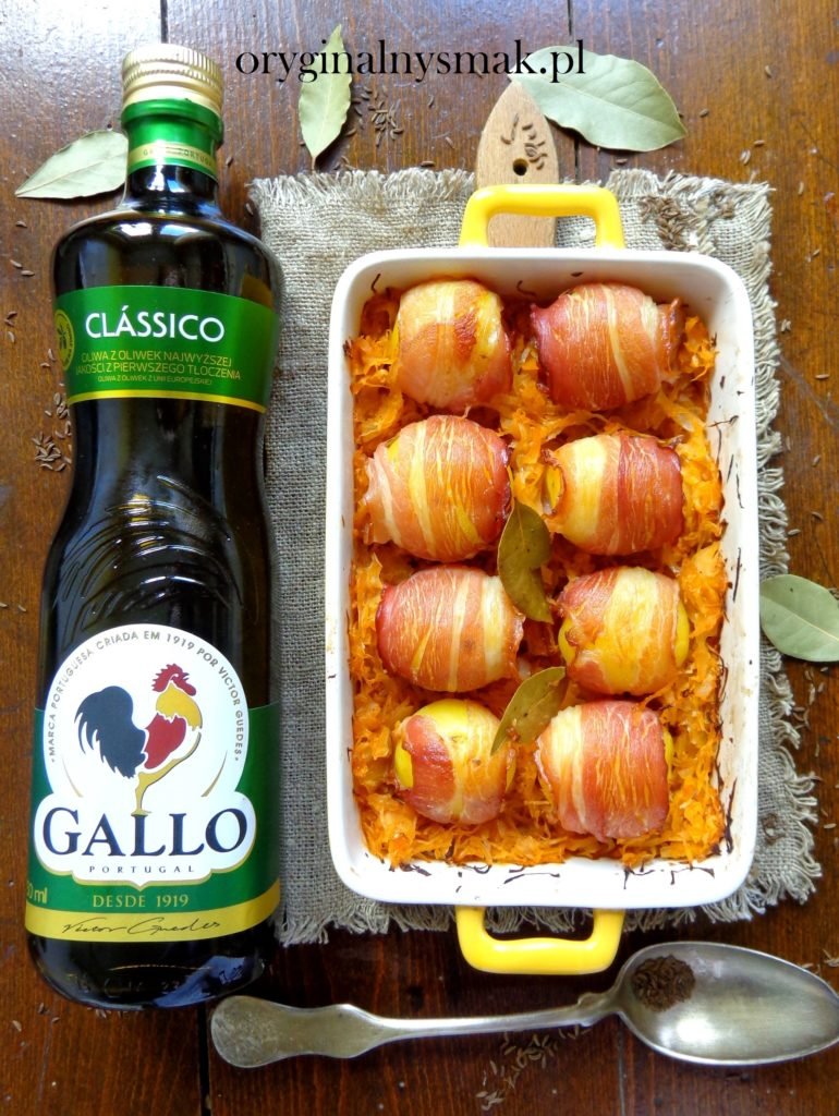 Ziemniaczki w boczku zapiekane w kapuście kiszonej