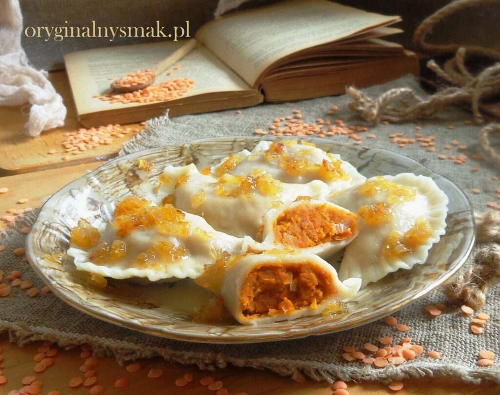 Pierogi z soczewicą i suszonymi pomidorami