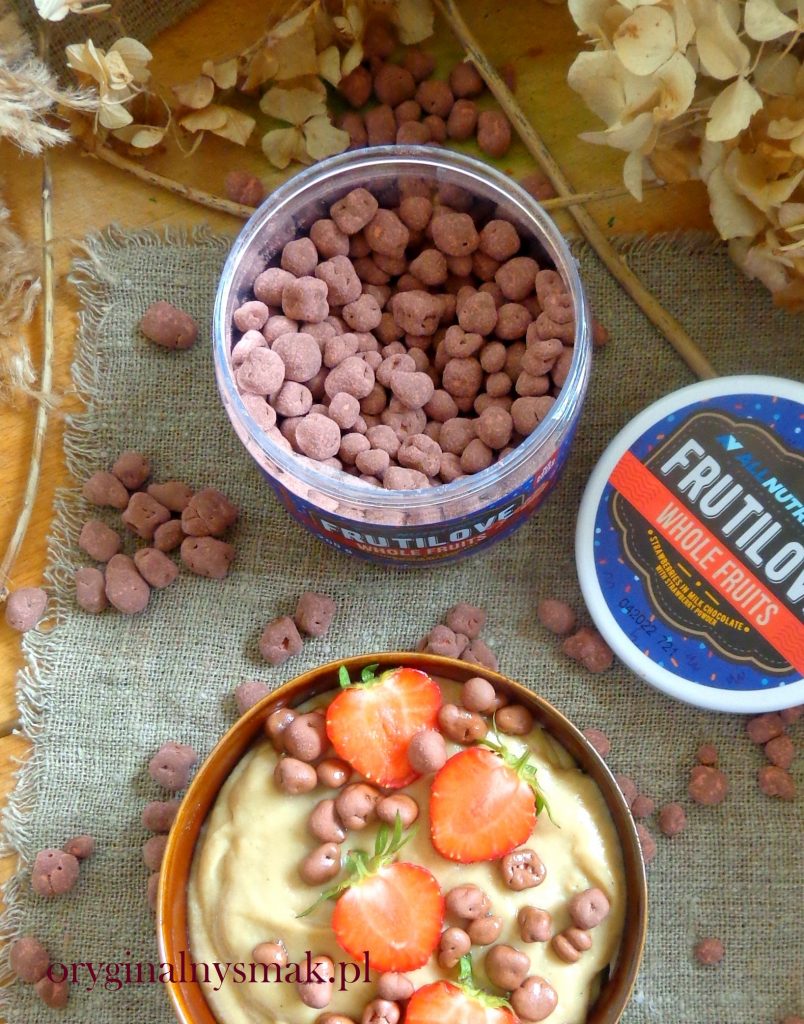 Budyń jaglano - kokosowy z truskawkami w czekoladzie Frutilove