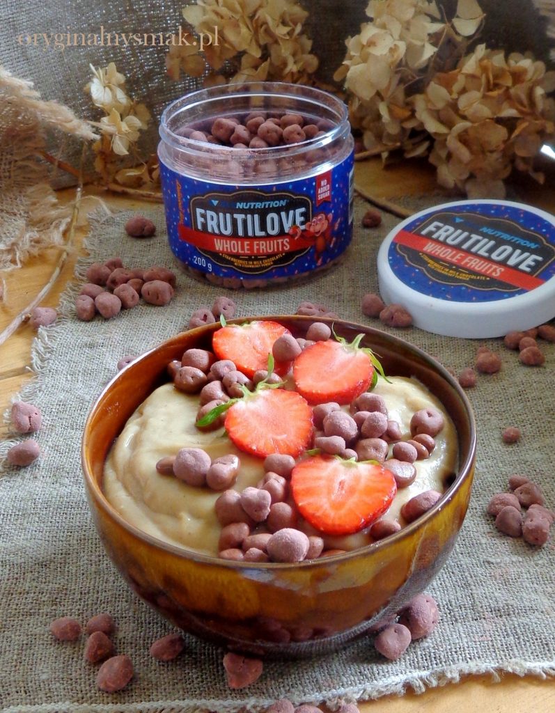 Budyń jaglano - kokosowy z truskawkami w czekoladzie Frutilove