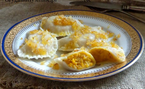 Pierogi z ciecierzycą i marchewką