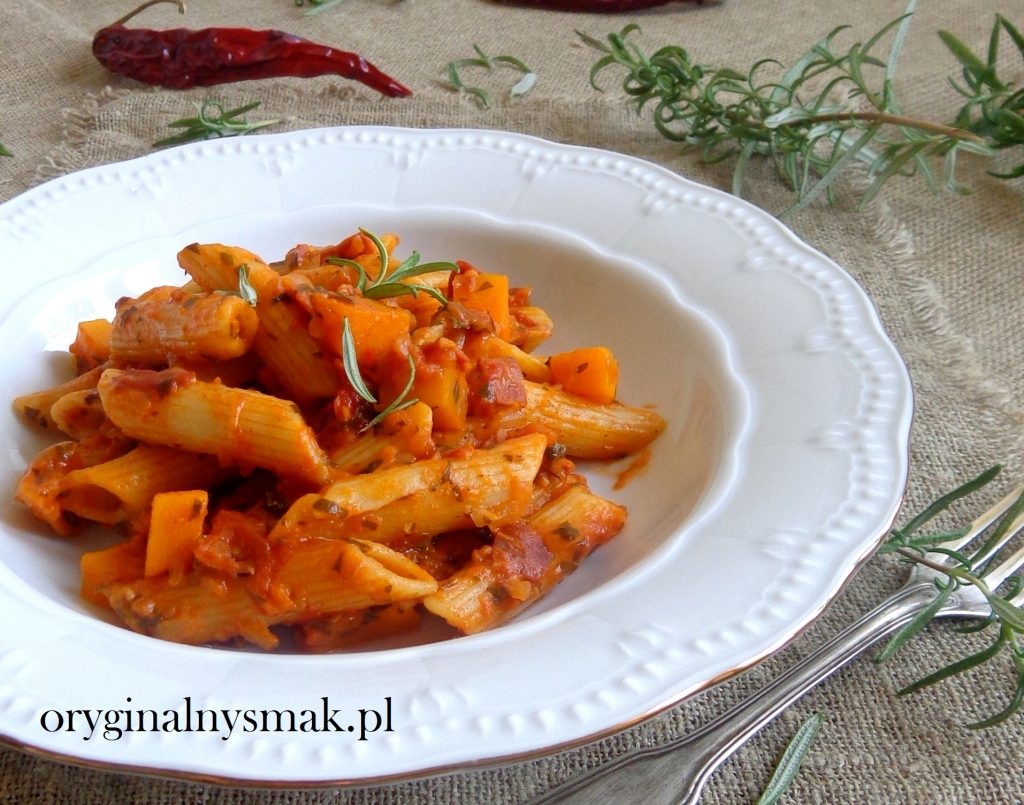 Makaron z chorizo, dynią i pomidorami