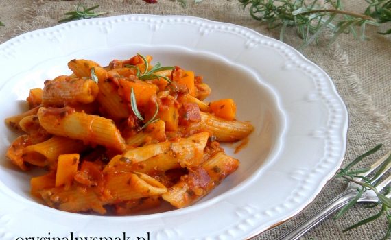 Makaron z chorizo, dynią i pomidorami