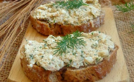 Pasta jajeczna z tuńczykiem