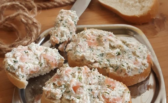 Pasta z wędzonego łososia i twarogu