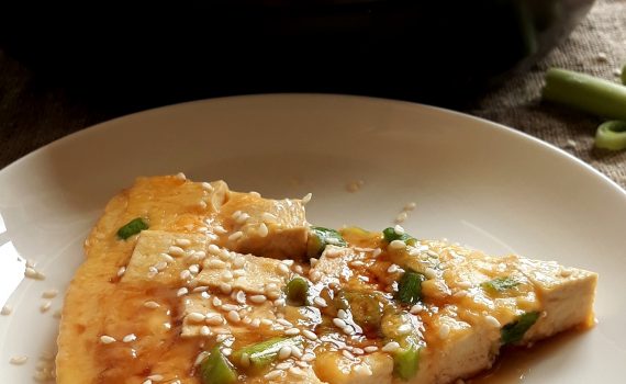 Omlet po chińsku z tofu i dymką