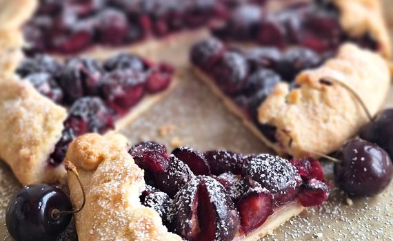 Tarta rustykalna z czereśniami i kardamonem