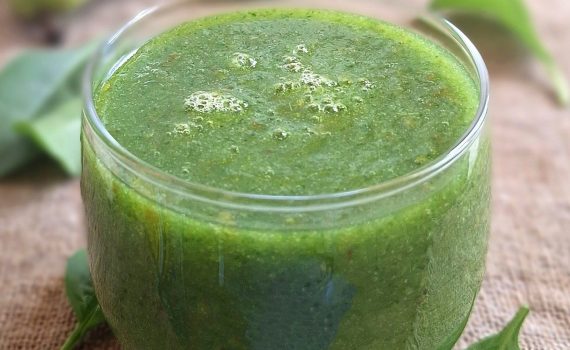 Smoothie z gruszek, kiwi i szpinaku