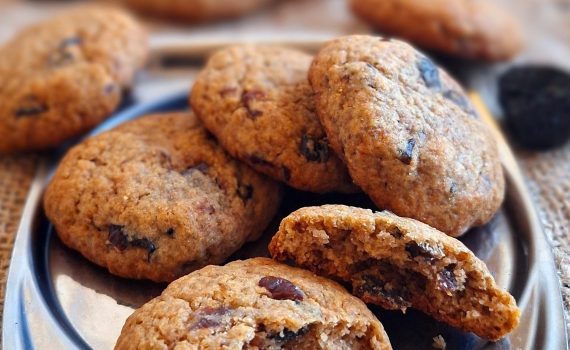 Żytnie ciasteczka z suszonymi śliwkami
