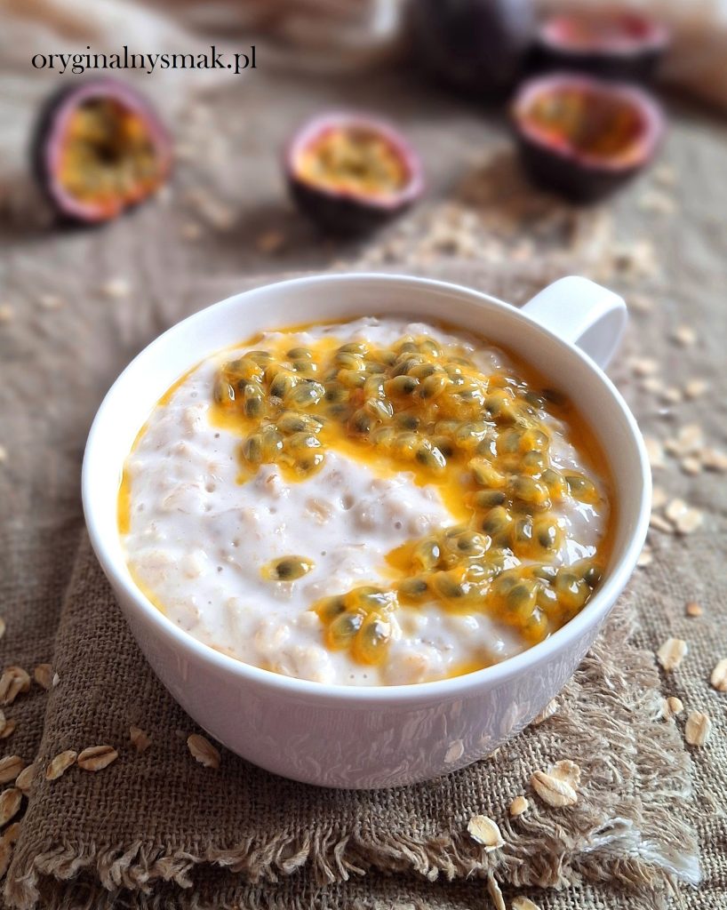 Owsianka kokosowa z marakują