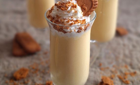 Koktajl o smaku sernika brzoskwiniowego