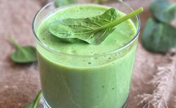 Koktajl z gruszką, bananem i szpinakiem