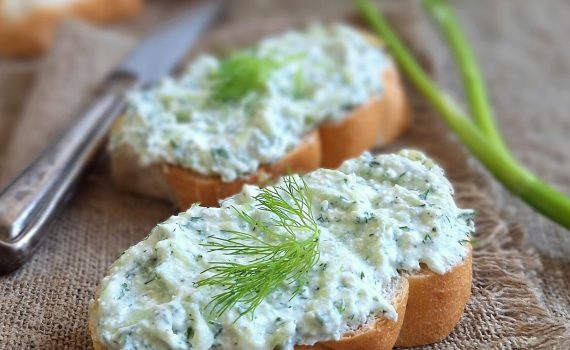 Twarożek z ogórkiem i koperkiem