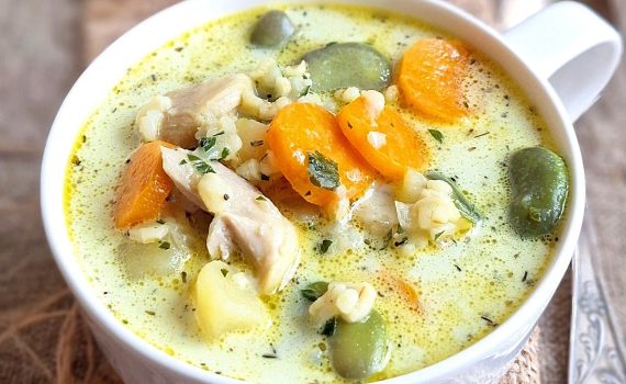 Zupa z bobem, kaszą bulgur i kurczakiem