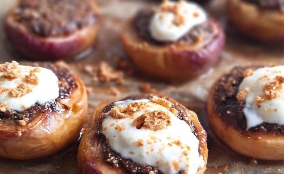 Brzoskwinie pieczone z amaretti i czekoladą