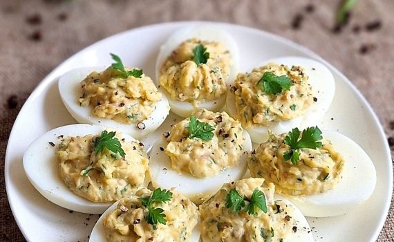 Jajka faszerowane anchois